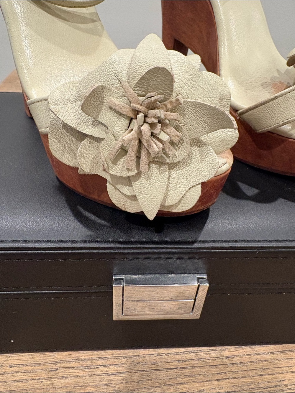 Sky Floral Leather Platform Heels Cream Ankle Strap Peep Toe / Sandals Size 6 - Picture 3 of 5
